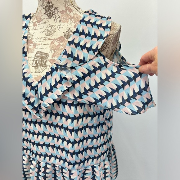 🛍️PARKER Navy,light blue & pink geometric print shoulder cutout blouse‎ size M. - Picture 3 of 14